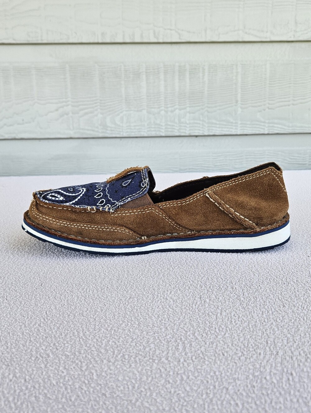 Ariat Cruiser Shoes Women 6.5B Suede Brown Blue Denim Paisley Slip-On Loafer - Picture 3 of 12